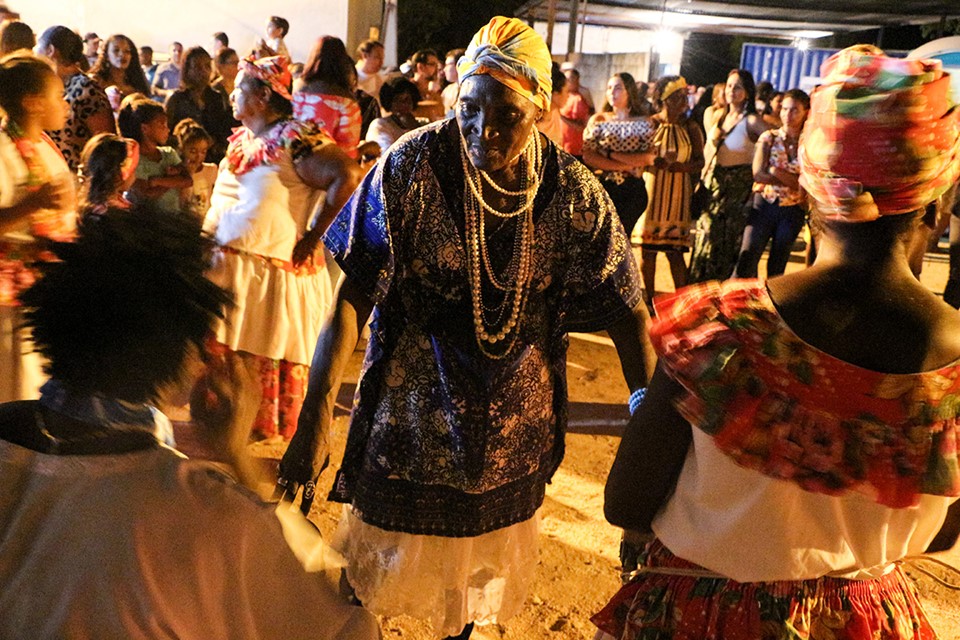 Grupo de caxambu Santa Cruz -  de Monte Alegre -  comandado pela mestra Maria Laurinda - Foto_Luan Faitanin Volpato